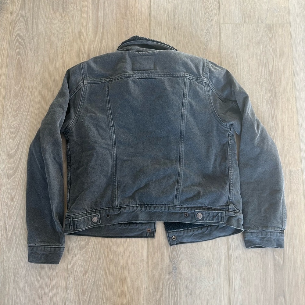 levi’s black jean jacket with fluffy inside - Picture 3 of 4